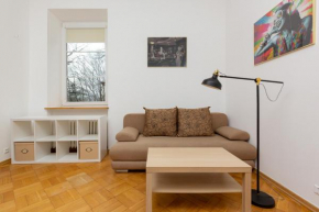 Downtown Studio Apartment by the Park by Noclegi Renters